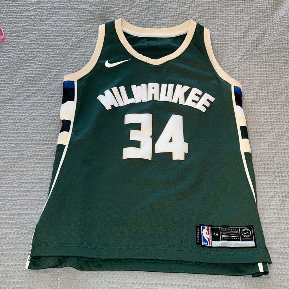 Milwaukee bucks Nike jersey